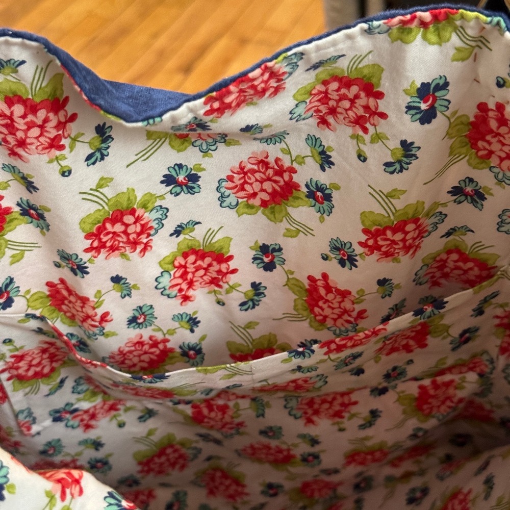 Handmade Quilted Tote Bag Navy Blue Starburst Floral Lining Faux Leather Straps - Picture 7 of 8